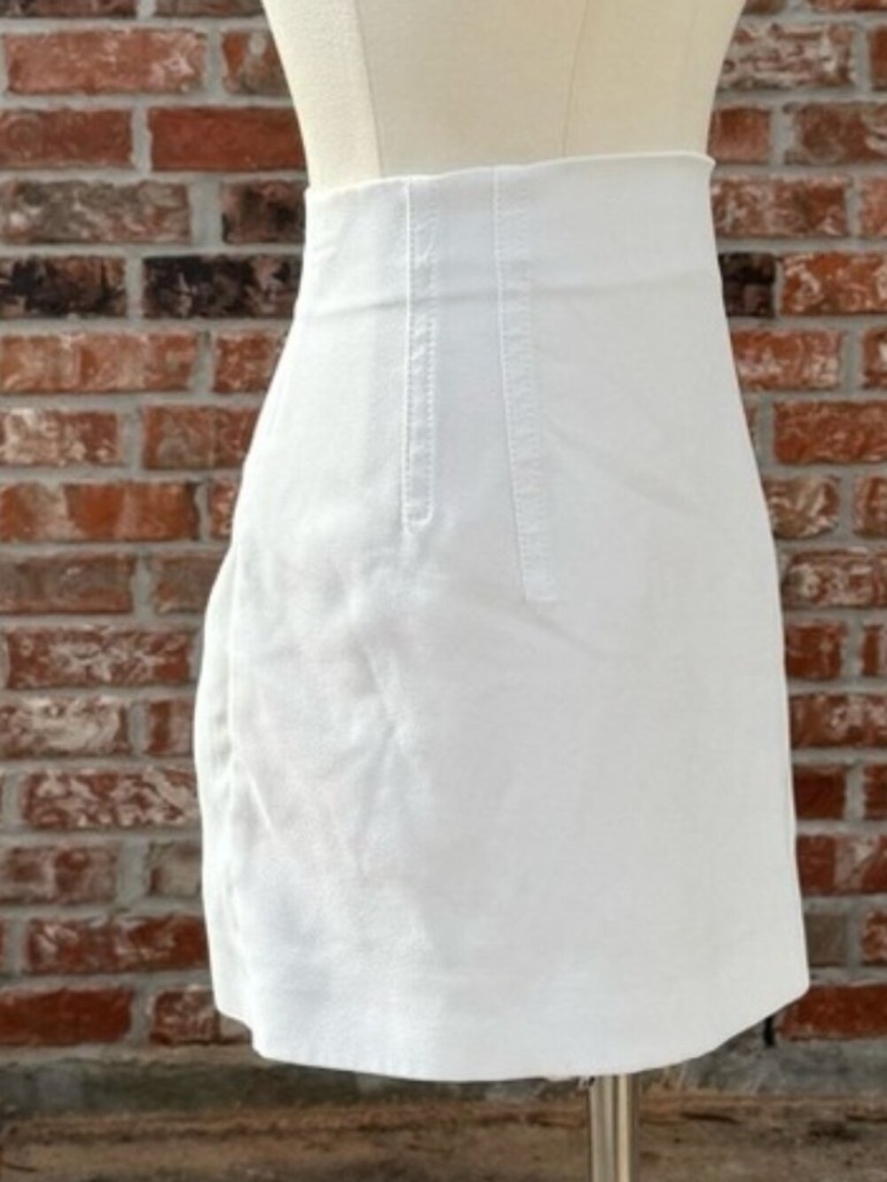 White mini skirt - Picture 3 of 3